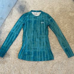 Under armour long sleeve top athletic woman small fitted green turquoise thin fleece material inside like new