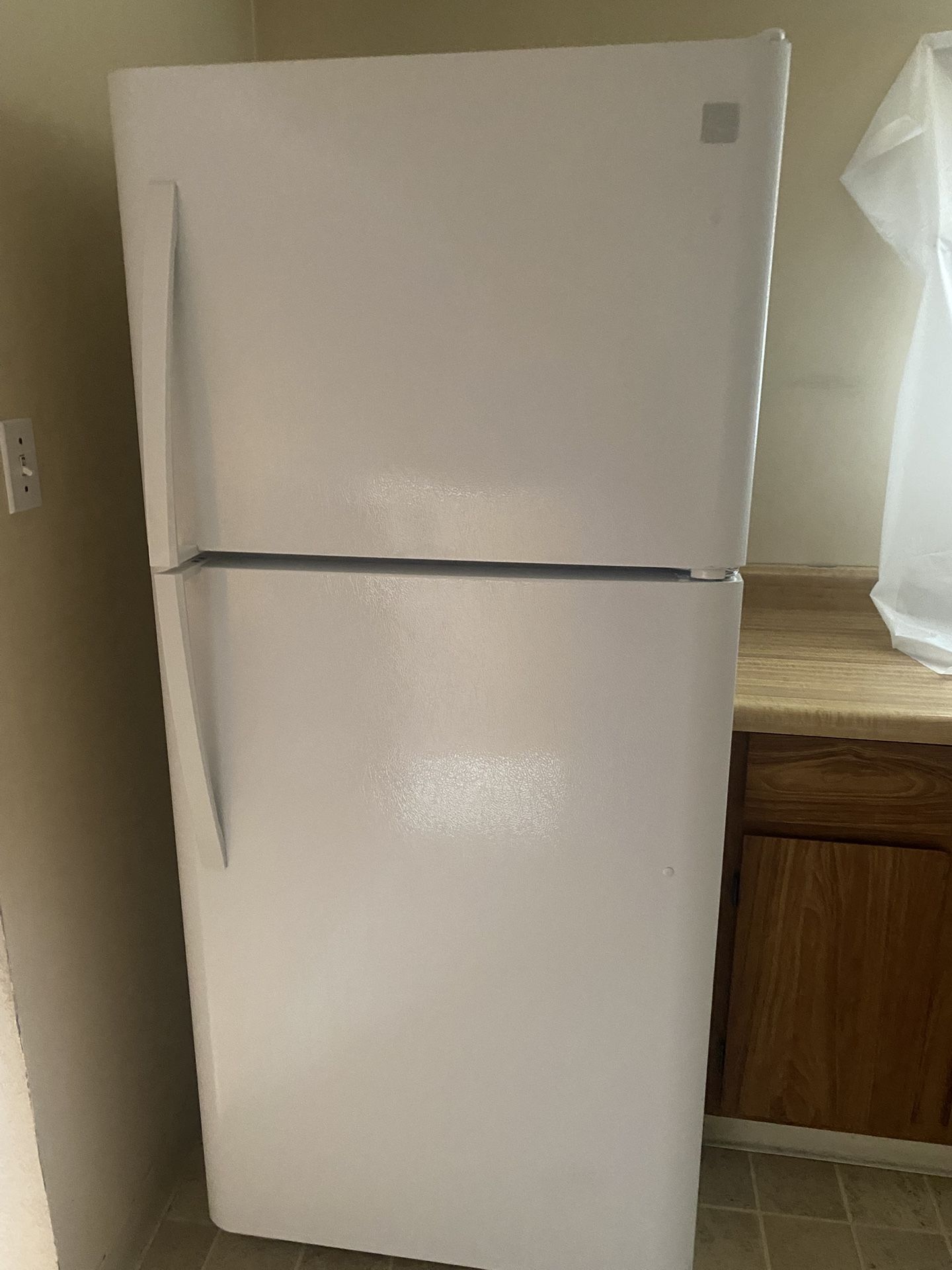 Kennmore Refrigerator Very Clean