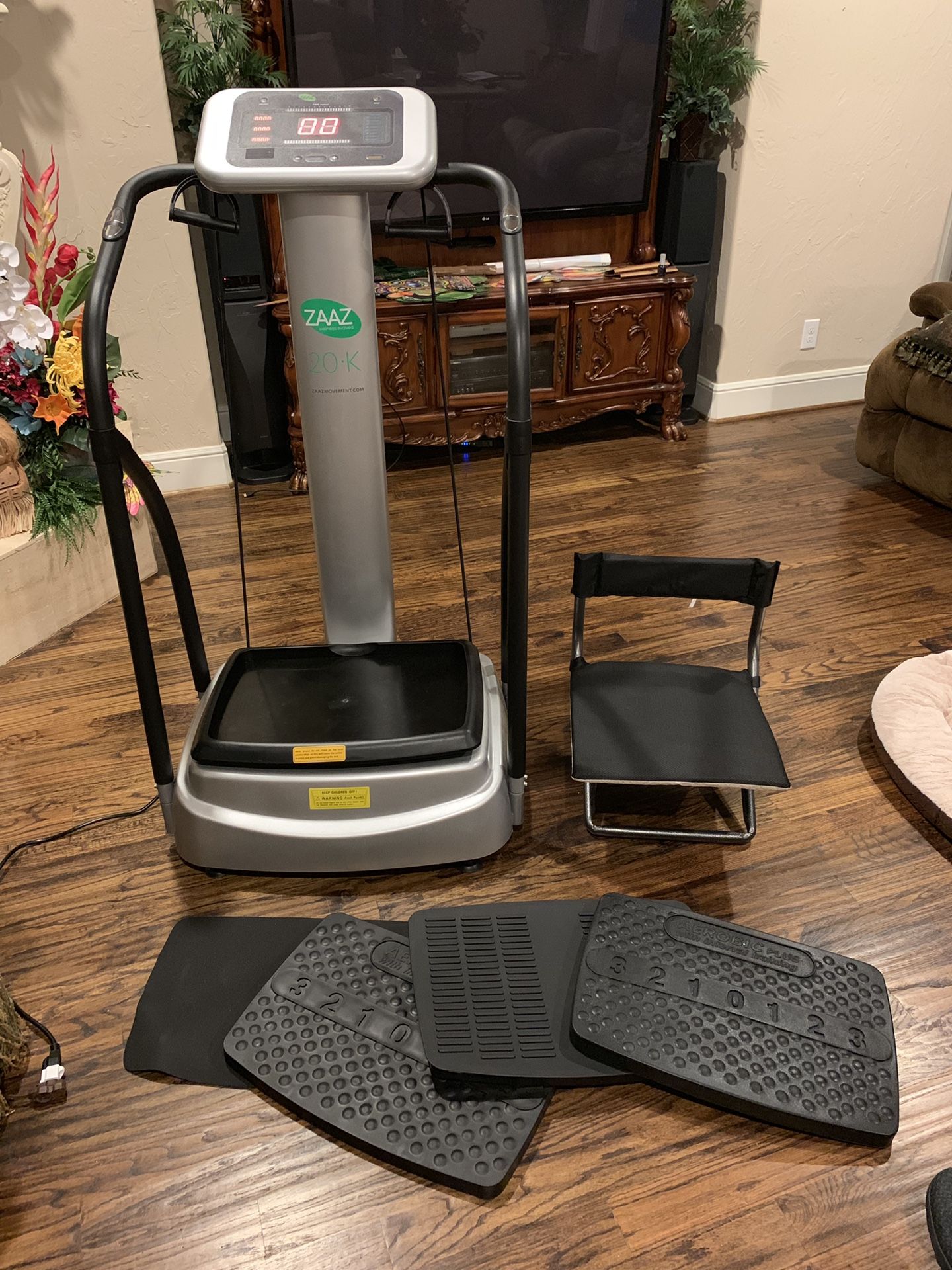 Zaaz 20k vibration plate exercise / therapeutic machine with mats and chair