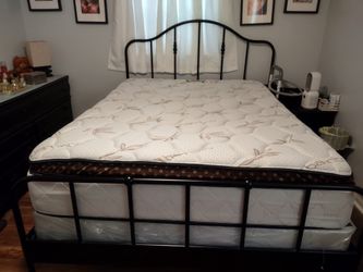 Queen size bed frame & mattress (black)