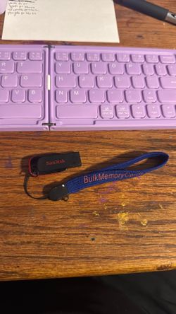 8 GB SanDisk flashdrive