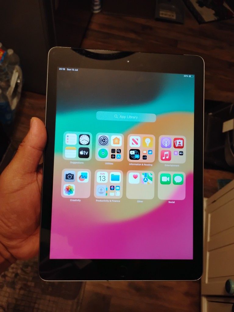 IPAD 6 GEN ..128 GIGS ..