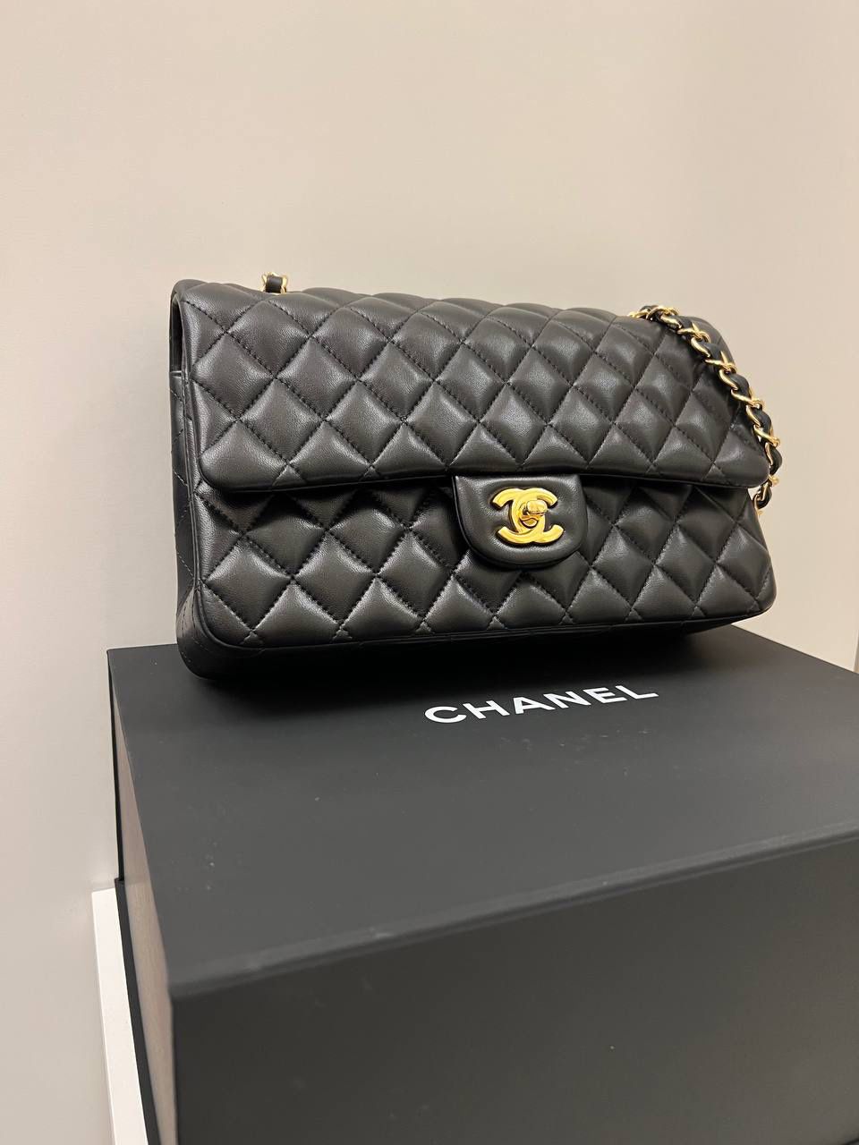 Chanel Classic Lambskin Double Flap Quilted Medium size Fuchsia / Hot pink  Bag for Sale in Kennesaw, GA - OfferUp