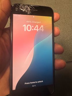 iPhone SE used - unlocked cracked - shown in picture - 25$