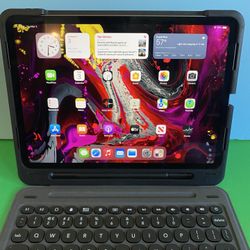 Apple IPad Pro 11” (Face ID/LiquidRetina /2018 model) 64GB with Bluetooth keyboard & Accessories (Excellent condition)