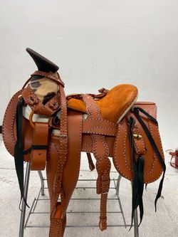 Montura charra de cuero cosido à mano con fuste forrado de cuero natural