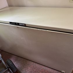23 cu ft Deep Freezer- Kenmore- Works Like New