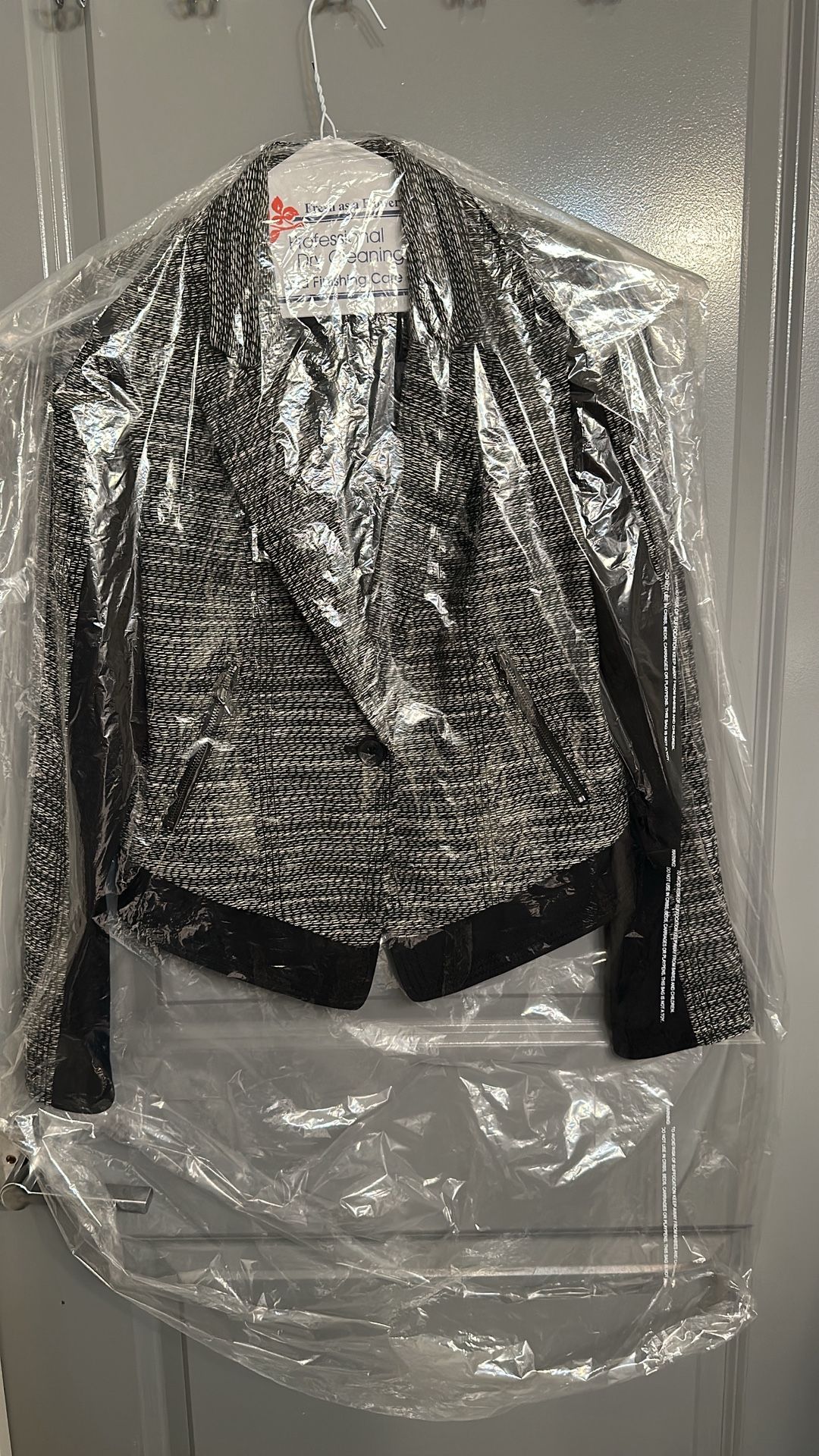 Kenneth Cole Modern Fit Blazer – Size S