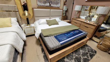 Sale... sale!!  4 Pc King Natural Upholstered Storage Platform Bedroom Set