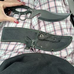 Knife With "Brass," Knuckle Grip