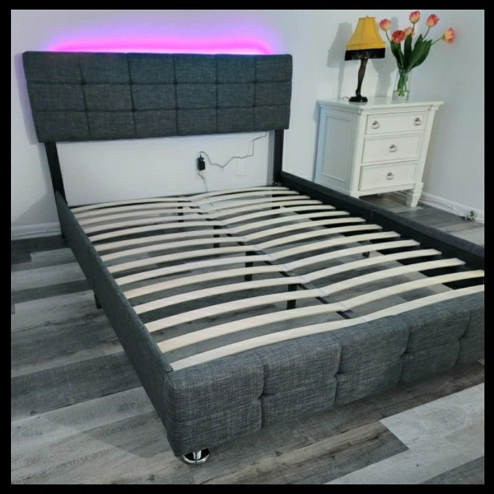 NEW IN BOX FULL UPHOLSTERED BED FRAME PLATFORM 😊 MATTRESS SOLD SEPARATELY