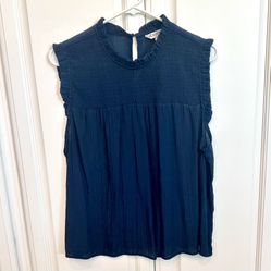 💙 Pretty navy blue sleeveless with ruffles and button back flowy top shirt blouse