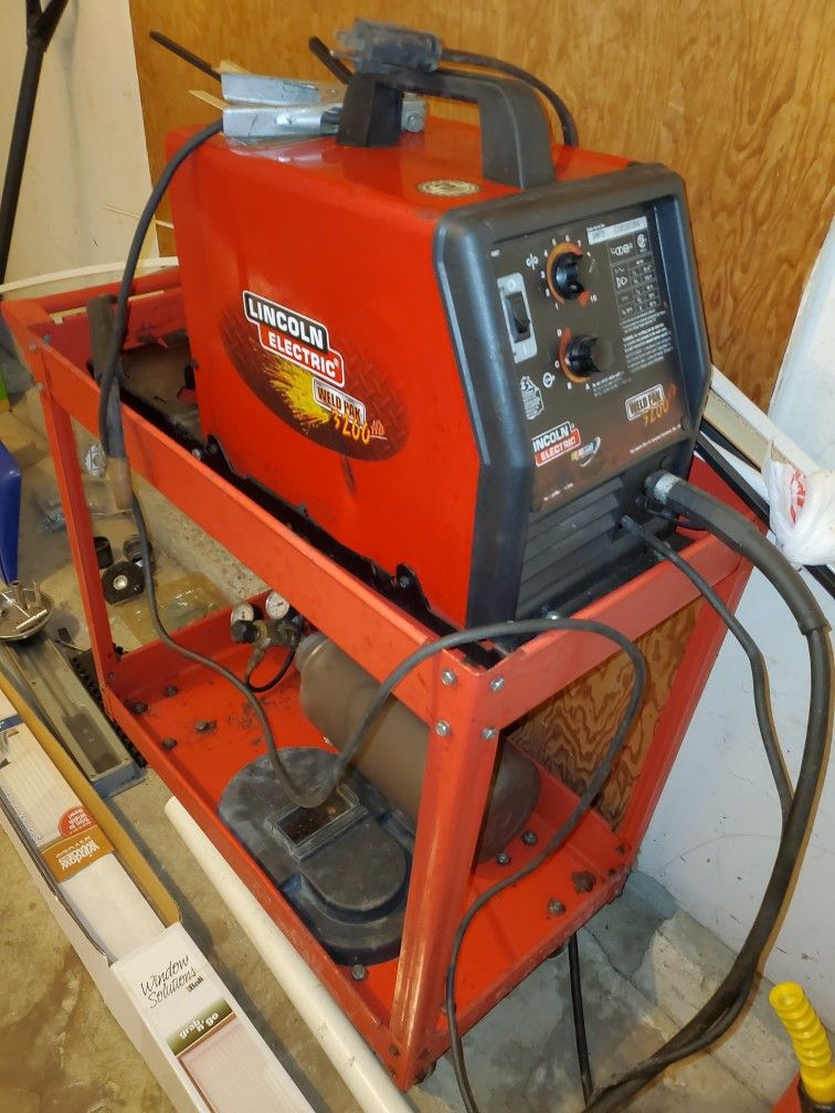Welder Welding Machine Lincoln Electric Weld Pack 3200HD w/CO2