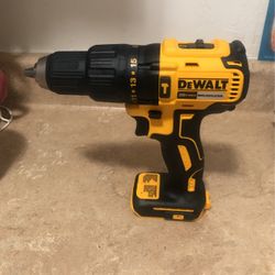 ATOMIC 20-Volt MAX Cordless Brushless Compact 1/2 in. Hammer Drill (Tool-Only)  (37) New /Nuevo 