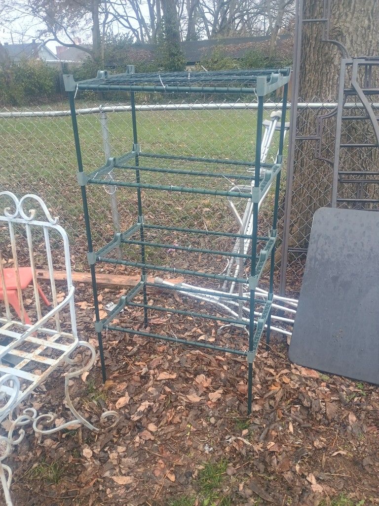 Metal And Plastic Shelf With 4 Shelves For Plaints Inside Or Outside 