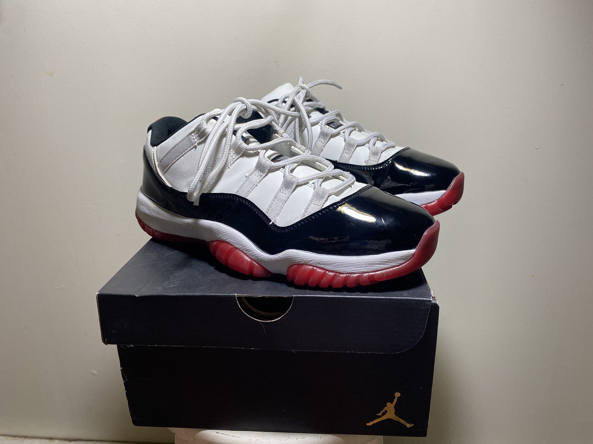 Size 9.5 - Jordan 11 Retro Low Concord-Bred Excellent Condition for Sale in Brooklyn, NY - OfferUp