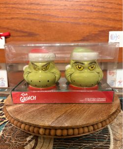Grinch Salt/Pepper Set