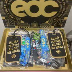 Selling 2 GA+ 3day Wristbands With Box 