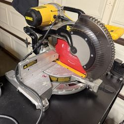 12” Dewalt Double Bevel Compound Miter Saw