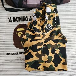 A BATHING APE HOODIE SZ XXL
