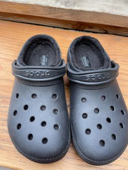 Black crocs size 7 clearance