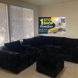 Stunning 🤩 Sectional Sofa With Ottoman 2 Cupholders & Charging Station 
