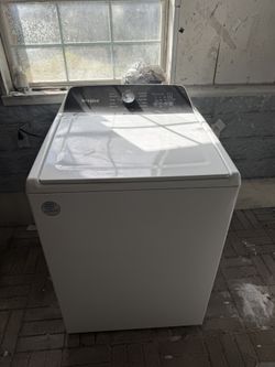 🇺🇸EXCELLENT RUNNING HUGH LATE MODEL WHIRLPOOL WASHER❤️DOES KING SIZE COMFORTERS🎊RUNS LIKE BRAND NEW💕WILL DELIVER FOR FEE🎉BEEN CLEANED IN & OUT😘B