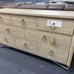Dresser，$680