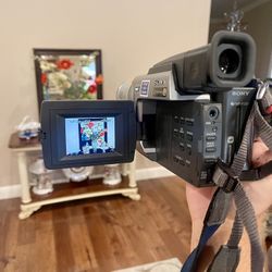 Sony Handycam CCD-TRV58 Hi-8 Analog Camcorder With Battery Charger Cord Tested