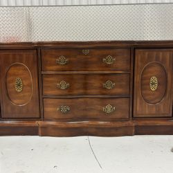 Beautiful vintage dresser or console by Bassett