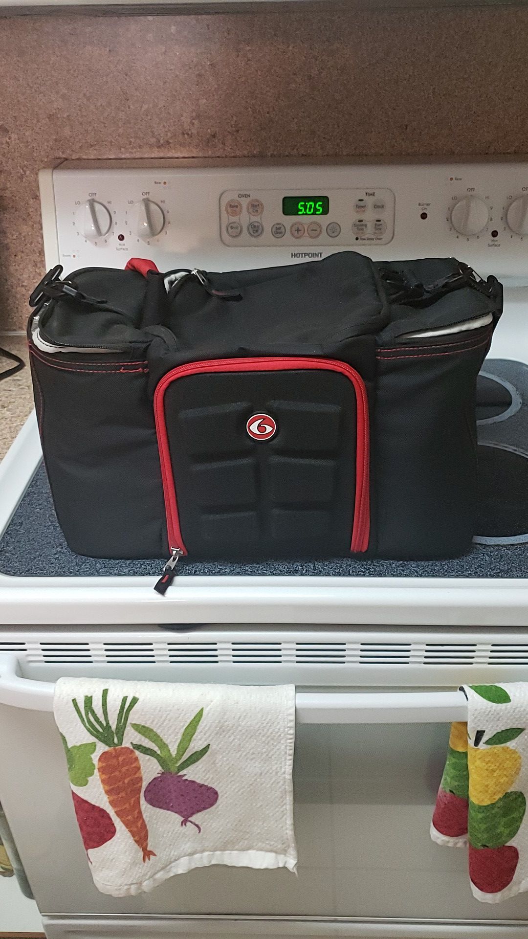 6 pack Cooler. Never used.