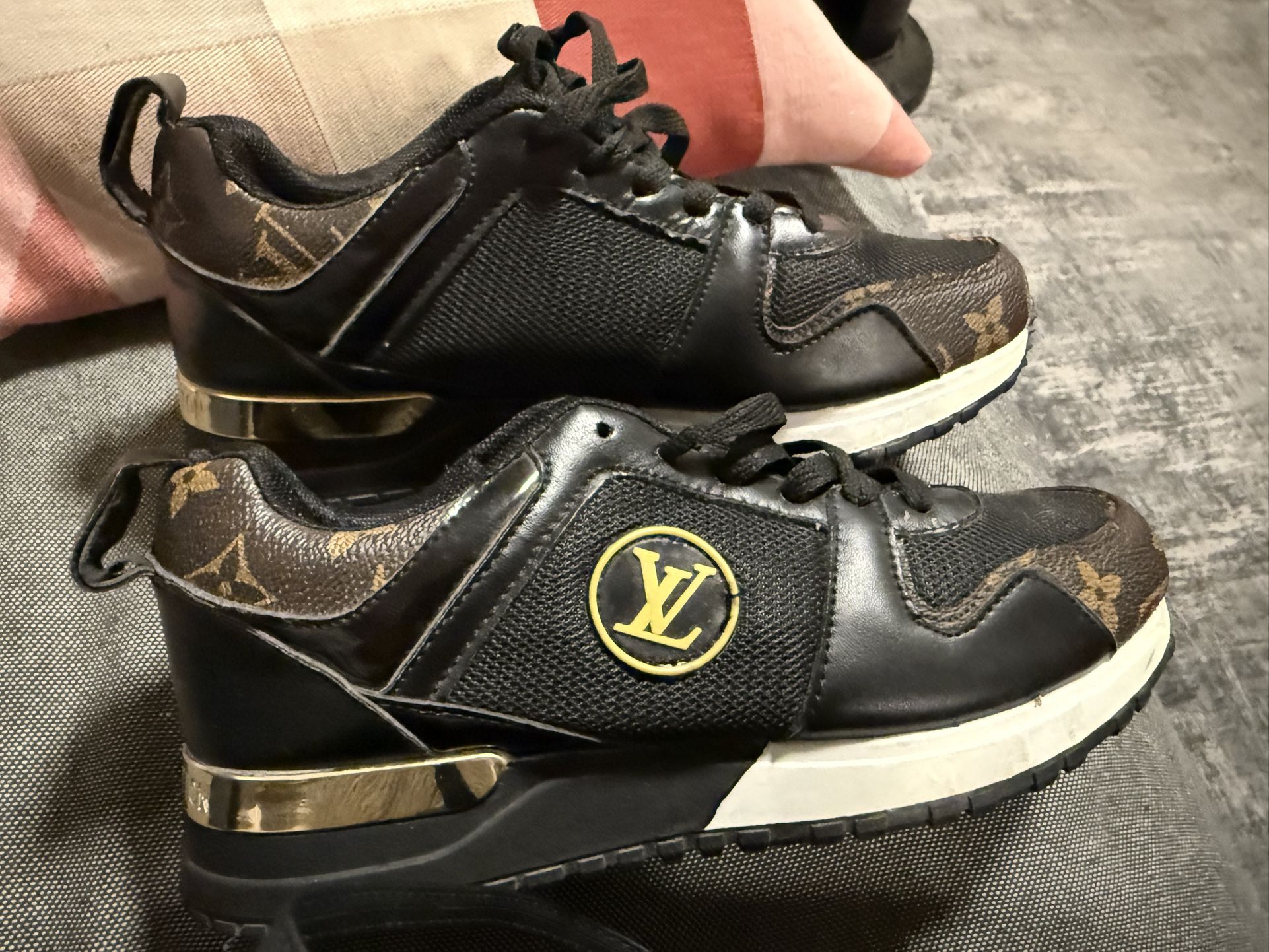 Looks Louis Vuitton Size 38.