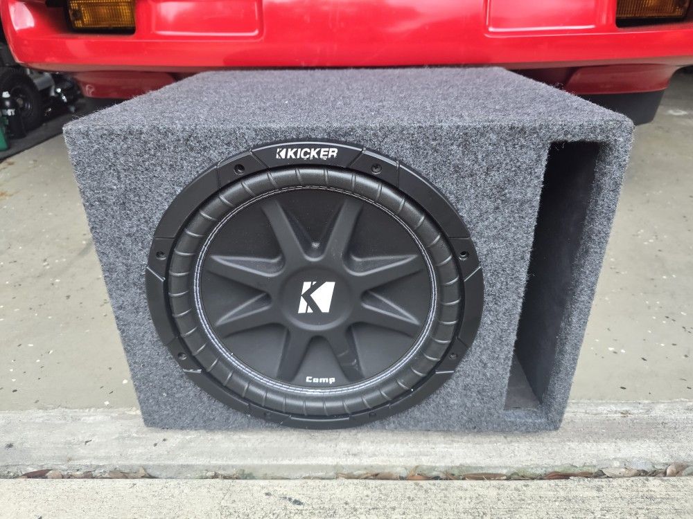 KICKER Subwoofer 12" 1000 W in a ported box Good Condition/ Subwoofer de excelente calidad