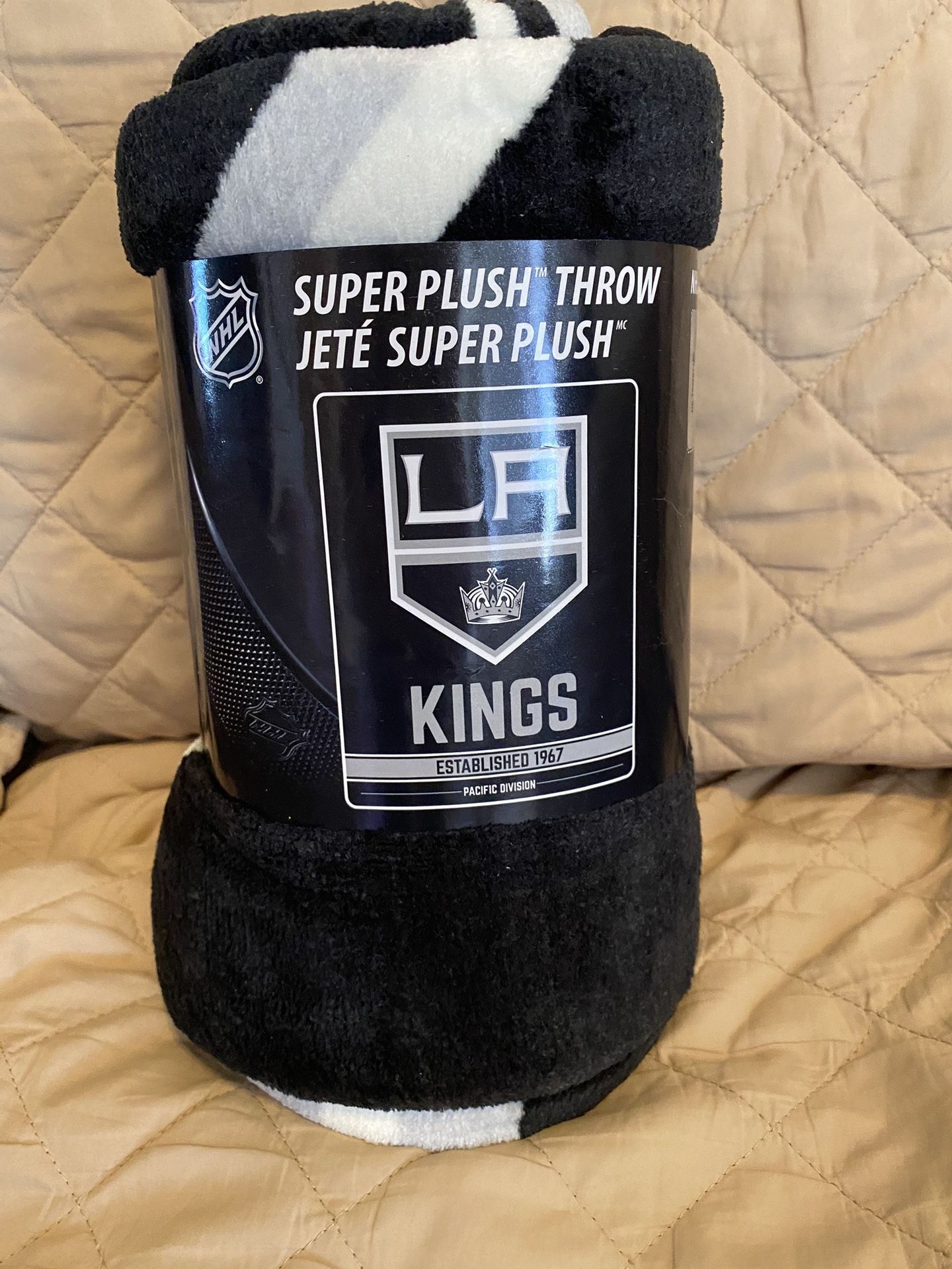 LA Kings NHL super plush throw Pacific division National Hockey League 46 x 6 100% polyester