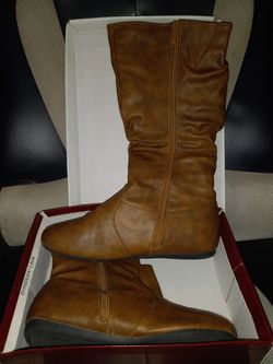 Women  Boots Size 8.1/2