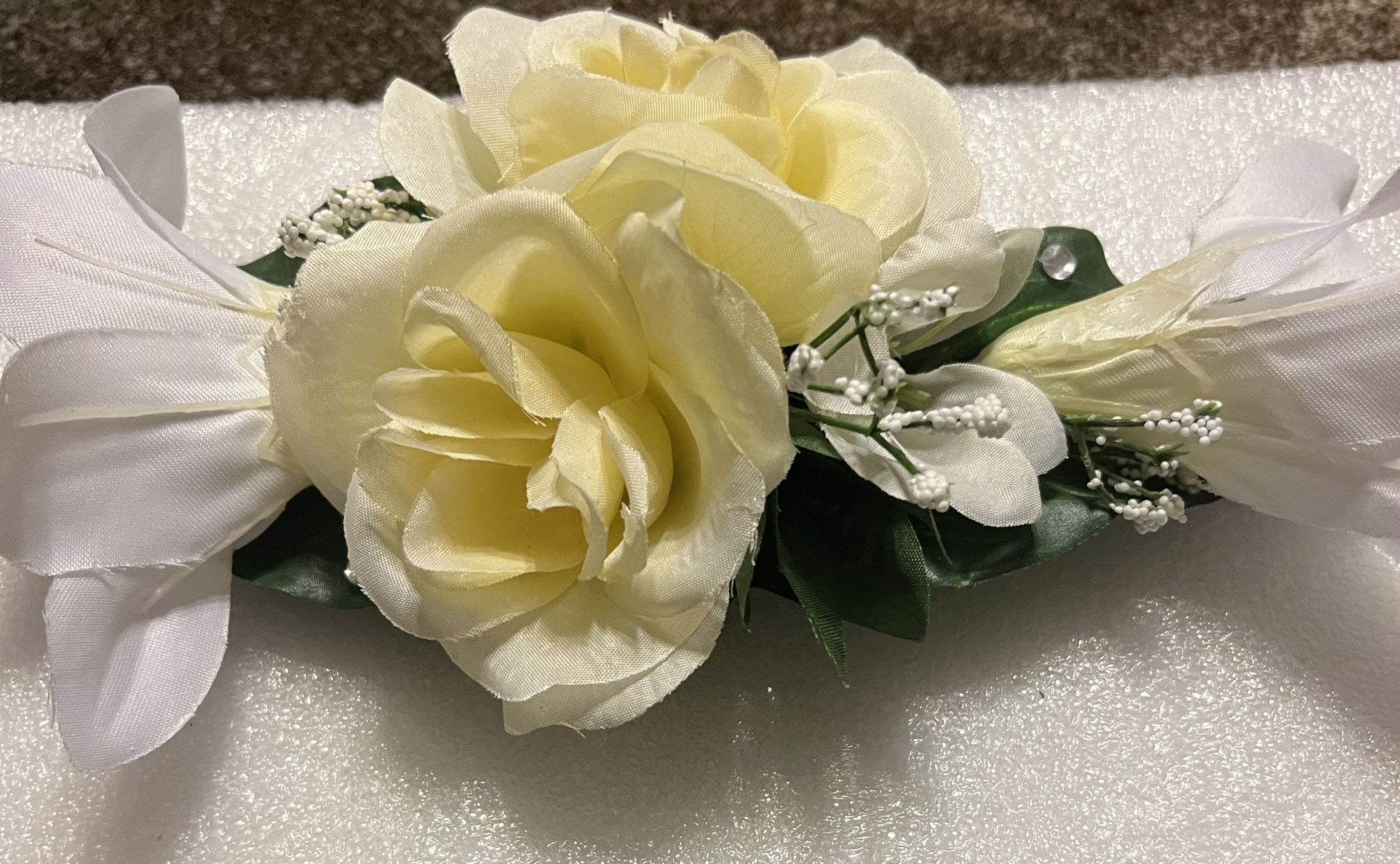 Corsage Hand Made Flowers Great For Weddings, Prom, Quinceanera