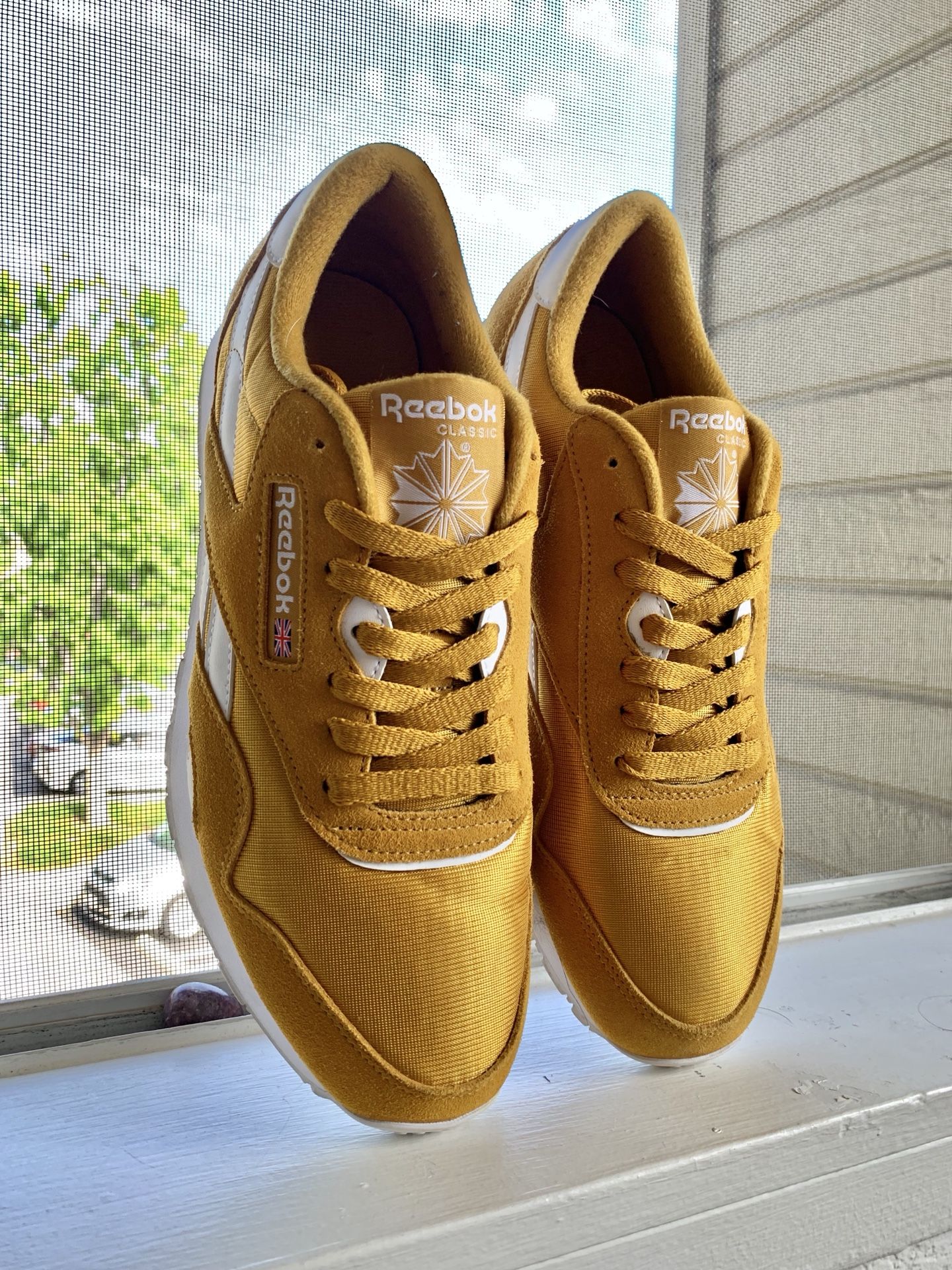 Reebok: Classic Nylon Sneaker, Trek Gold/White Men’s 6.5US , Women’s 8US