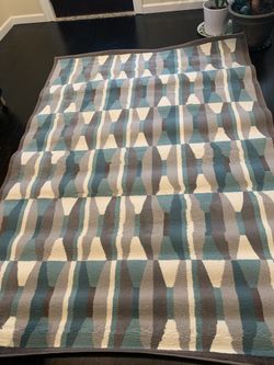 5 Ft 6in x 8ft area rugs