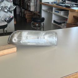 1998 To 2003 Chevrolet S10 Blazer Headlight Passenger Side Assembly #390 FC404