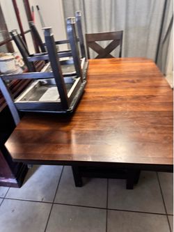 Dinning room table