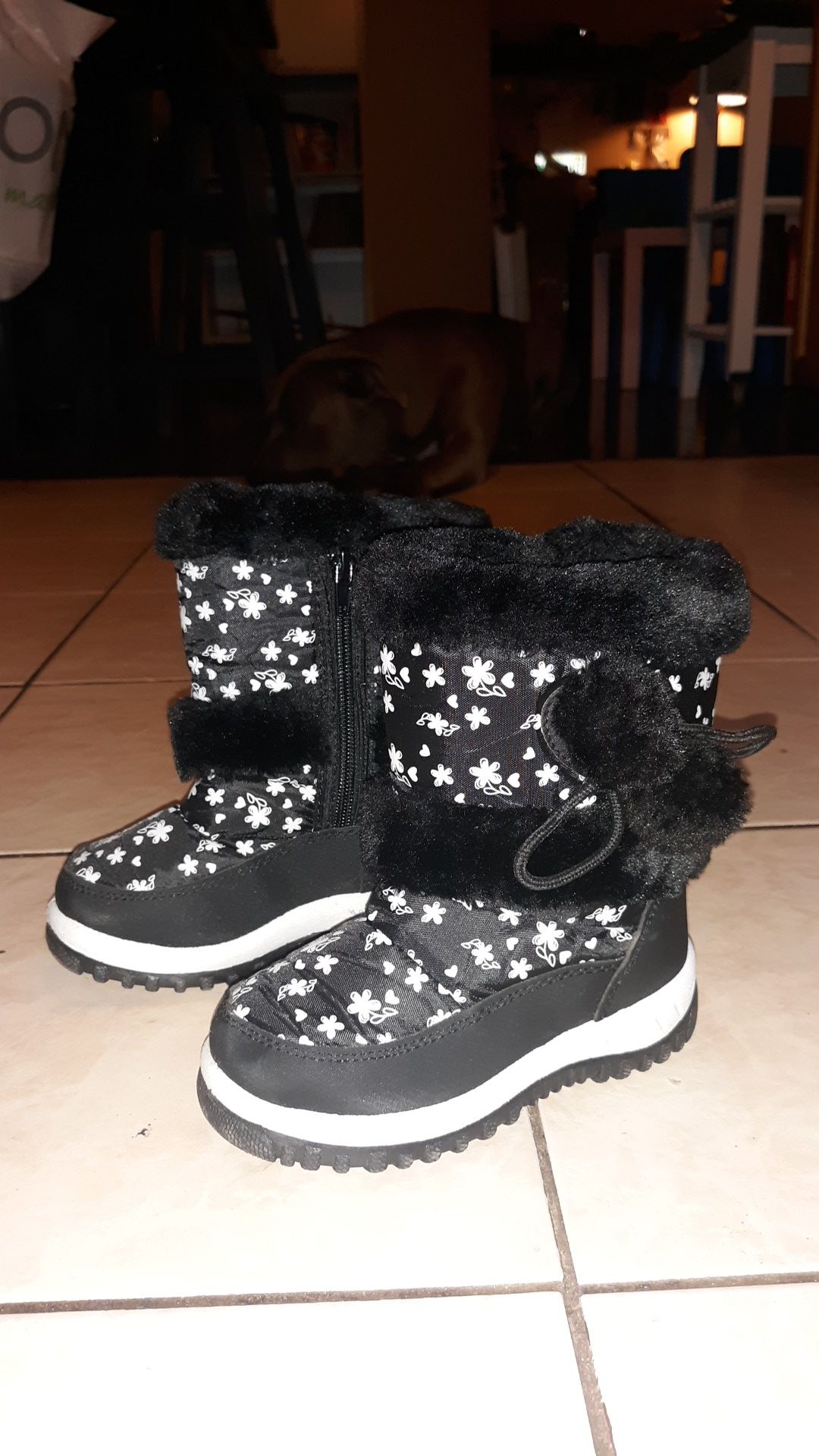 Little girls snow boots sz 8