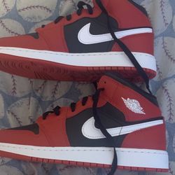Jordan Retro 1 Y6.5
