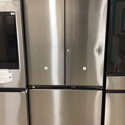 Samsung Bespoke 36 in. 24 cu.ft. Smart French Door Refrigerator w/ Beverage Center New Scratch and Dent