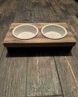 Elevated food and water bowl