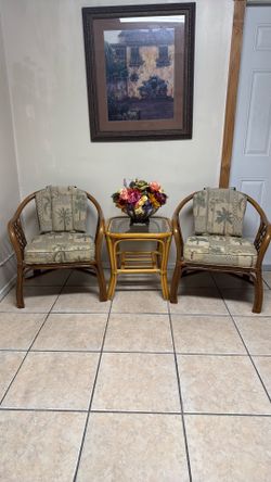 Rattan set with cushions and table