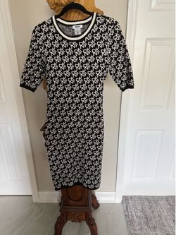This DKNY Women's Size XS. Sweater Dress