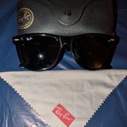Ray-Bans Wayfarer Shades Green Lenses 