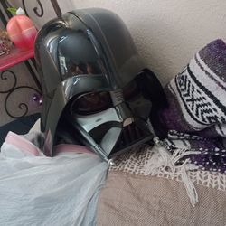Star Wars Black Series Darth Vader Helmet (Batteries Included)