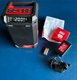 Milwaukee M12 Radio Speaker And Charger 2951-20