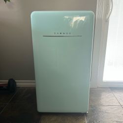 DAEWOO  Mini Fridge